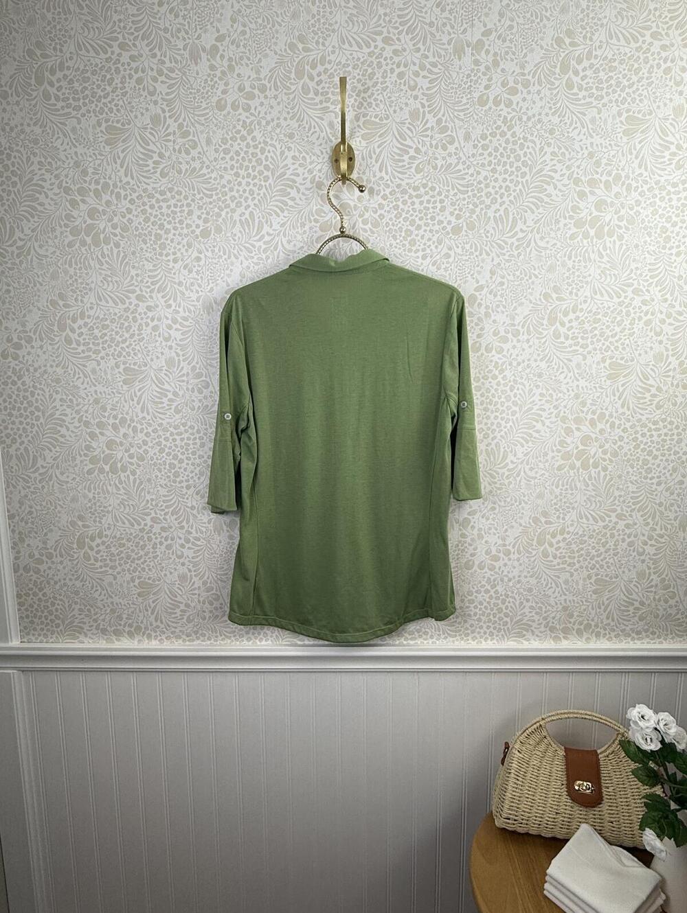STIO Women's Lightweight Green Button-Up Shirt with 3/4 Sleeves - Size - Medium - Picture 3 of 6